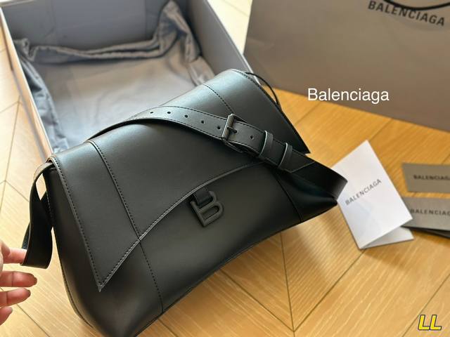 配盒 Size:34*21 28*16 Balenciaga Down Town 新款沙漏 异型包的设计又酷又高级 包身容量可观