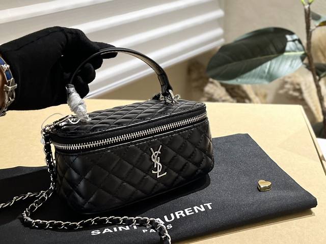 纯皮 圣罗兰ysl 化妆包 小箱子 经典饱满柔软 设计感十足 时尚百搭 潮流搭配必备 尺寸20Cm