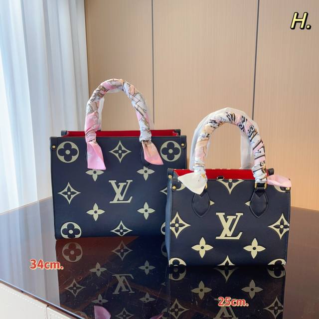 Lv 爆款购物袋 丛林系列 购物袋 Mini Onthego 购物或周末出游 拎起 Onthego 手袋即刻出发 Lv 新款 购物袋大花新料拼色 每一面都有不同