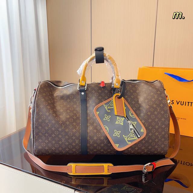 Louis Vuitton Lv 拼色 四合一 Keepall 旅行袋m56855 旅行包 一只帅气能装的旅行袋 时尚爆发款火热来袭 经典设计大气可观男女通用款