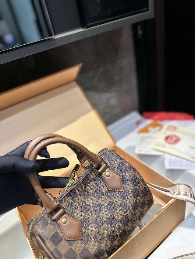 折叠礼盒 Lv Speedy20 棕色格子枕头包cm Lv Speedy20 棕色格子枕头包j尺寸21-15 - 点击图像关闭