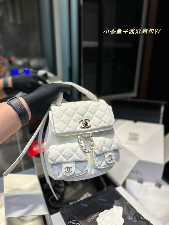 香奈儿chanel23P Duma双肩包 口袋设计加上三个chanel双clogo整包很立体有型 尺寸21