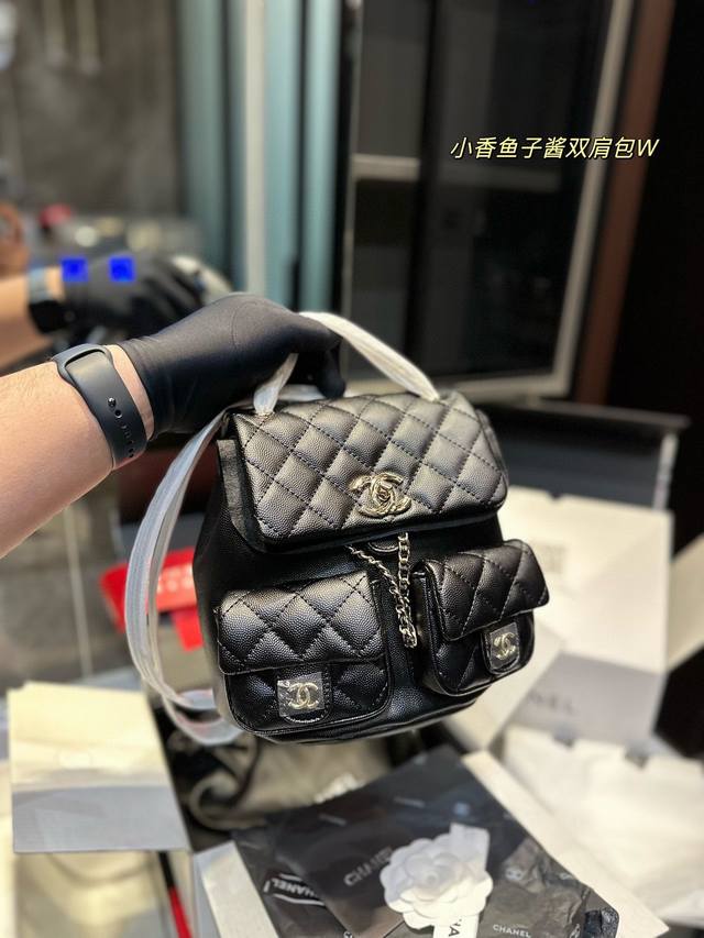 香奈儿chanel23P Duma双肩包 口袋设计加上三个chanel双clogo整包很立体有型 尺寸21