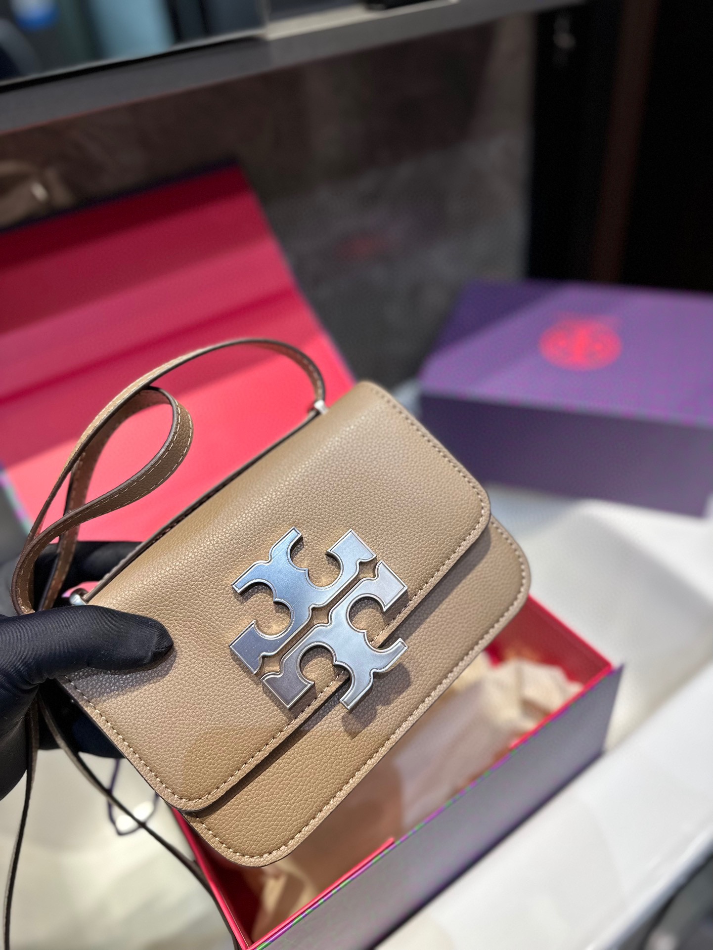 折叠礼盒 Tory Burch Eleanor托里伯奇 专柜最新款链条包 大小适中 进口面料手感质感超级好更耐磨 L 尺寸小号19Cm