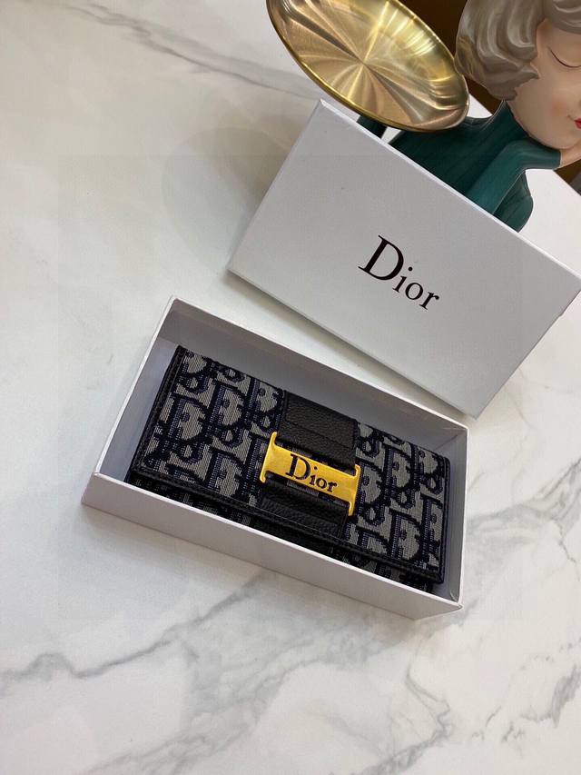 3999 Dior 专柜新款女士钱包 三折款 原版帆布配顶级牛皮 原版质量做工 小身躯 大容量 超级美哦