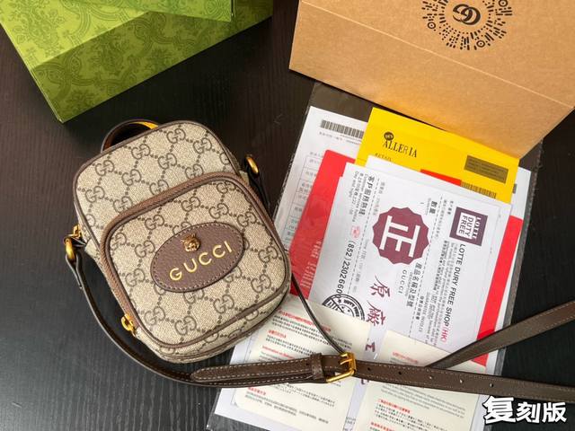 原厂皮定制 礼盒包装+官网飞机箱 Gucci 虎头手机包 一个超级无敌好看的虎头包 迷你包总是能在芸芸众生中脱颖而出 这个我真的爱了 属于耐看款 越看越好看 小