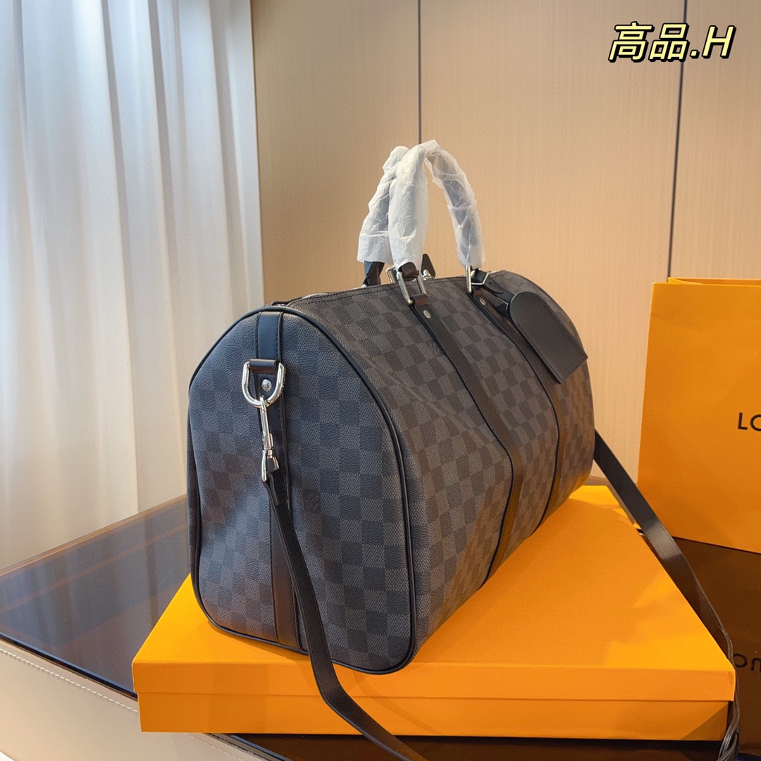 高版本 超酷中lv Keepall老花旅行袋 Lvkeepall 出差旅行最常用的一只包 这是超酷的一只包 可以做健身包 也可做旅行袋 容量超级感人非常的实用