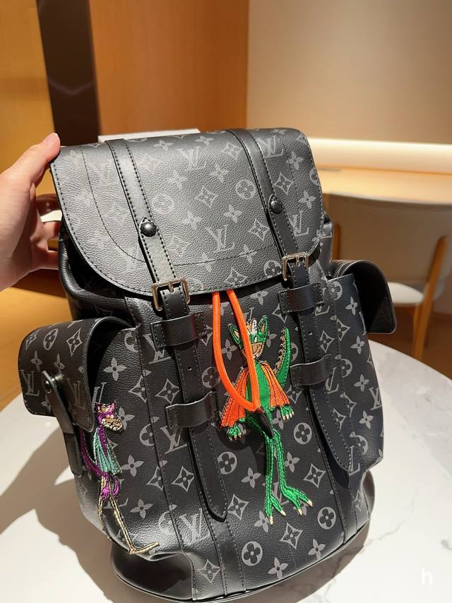 Lv 路易威登 Lv Christopher M45617 老花卡通刺绣抽绳双肩背包 大容量超级实用 尺寸41 48