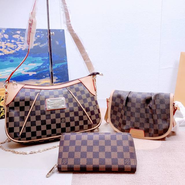 三件套 Lv 南瓜包+马鞍包+钱包 3件套组合 尺寸 大30X20X5Cm 中20X15X7Cm 20X10Cm - 点击图像关闭