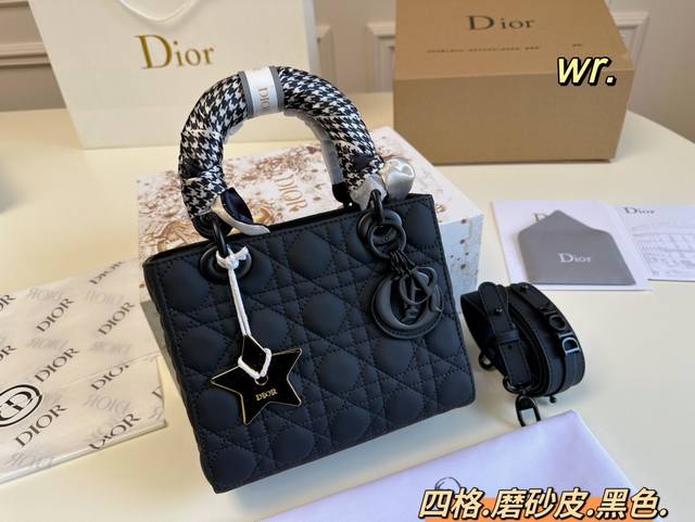 飞机盒折叠盒 Size:20 16 四格 Dior 迪奥新款哑光四格磨砂戴妃包 以藤格纹缉面线打造醒目的绗缝细节 多色选 时髦典雅的设计经久不衰 手提 斜挎都