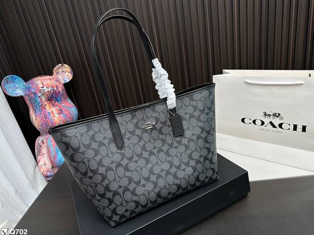 Size 35*27Cm 8月新款新款吸扣单面city托特包 Coach蔻驰经典logo购物袋tote包 大爆款 分分钟断货 搜索蔻驰coach 购物袋