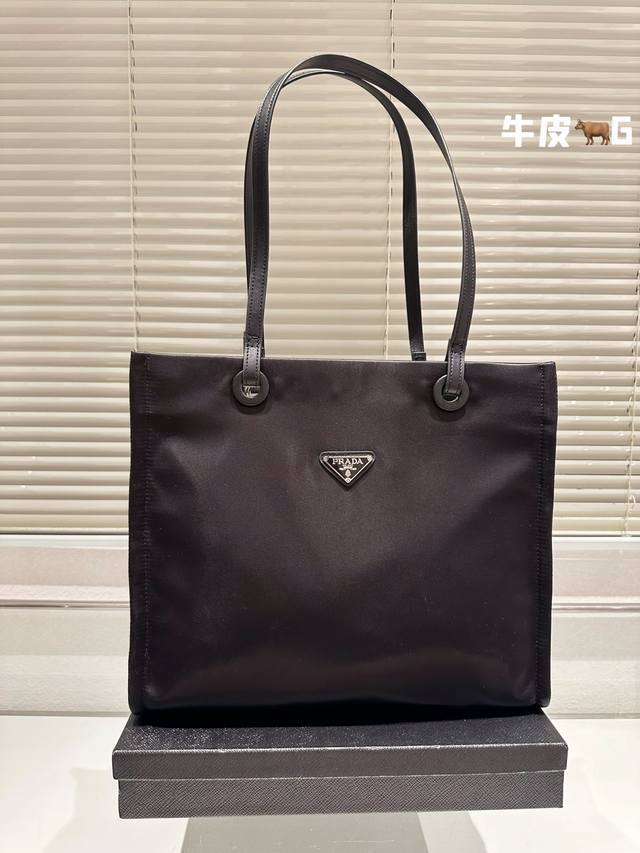 尺寸36.30 普拉达 Prada 尼龙腋下包 男女同款 百搭神器 正式休闲皆可 日常通勤无压力