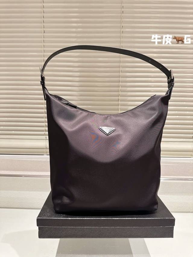 尺寸28.33 普拉达 Prada 尼龙腋下包 男女同款 百搭神器 正式休闲皆可 日常通勤无压力 - 点击图像关闭