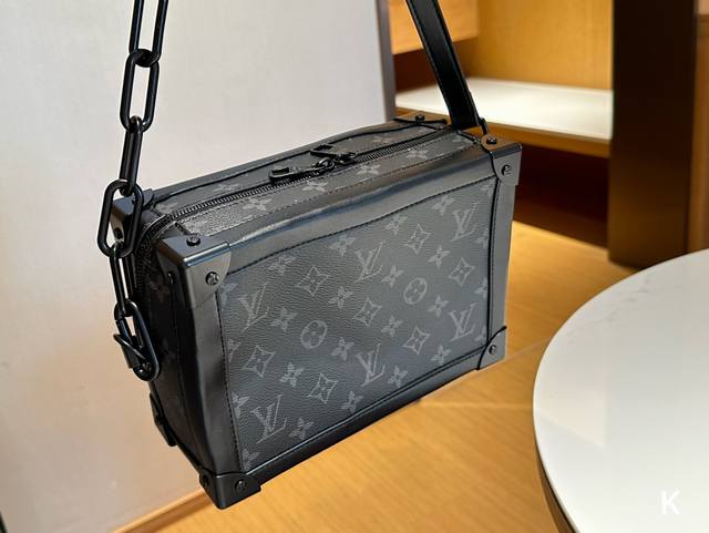 Lv 路易威登 Soft Trunk链条包 秀款软盒子盒子包 尺寸25Cm 礼盒包装