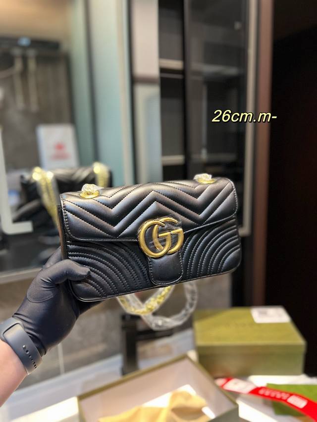 礼盒包装 Gucci古奇 经典百搭款marmont 马尔蒙马蒙太适合春夏啦 单肩包斜挎包女包 美到无法无天的款式 今年简直引领时尚最in元素 做了几个月的款 质