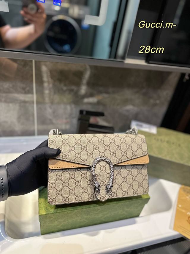 礼盒包装 Gucci 高版本经典dionysus酒神包全新升级 就是alessandro亲自设计的 名字来源于古希腊罗马神话中的酒神 独家定制市面最高版本出货