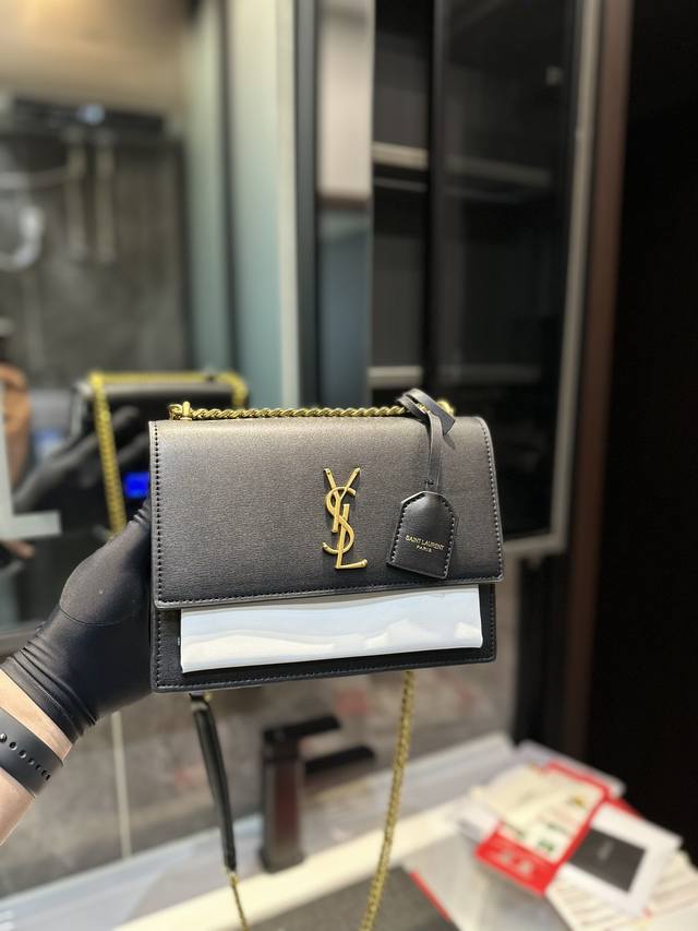 Yslsunset 日落包 圣罗兰ysl-专柜新品 明星款 据说上市不到一个月被抢空 超多博主推荐 保留了ysl一贯的摇滚精神 走的都市随性风 值得打call