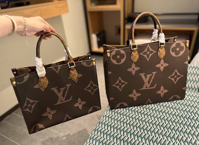 Lv 爆款购物袋 丛林系列 购物袋 Mini Onthego 购物或周末出游 拎起 Onthego 手袋即刻出发 Lv 新款 购物袋大花新料拼色 每一面都有不同