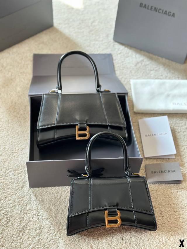 平纹 巴黎世家 Balenciaga 巴黎世家 Hourglass Xs 沙漏包 斜挎手提包 Lisa款 最新走秀款购物袋来啦专柜限量上市 娱乐周刊主推款 超正