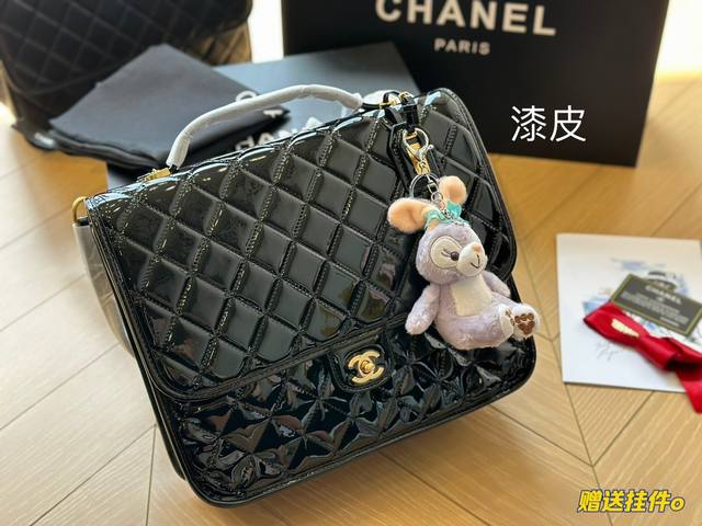 全套包装 吹爆这个太好看额 爱死这个包了chanel22K 双肩背包 Chanel22K双肩背 帅炸 等了很久 没白等 是真的好看 尺寸32*26Cm