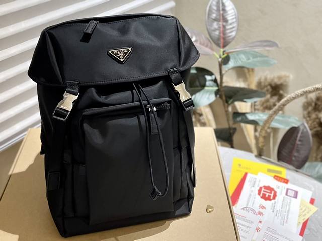 原单 Prada 降落伞布 双肩包 夏日出游必备单品 防水尼龙布 40