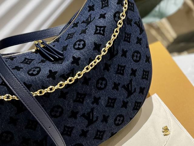 折叠礼盒 Size 38*26Cm Lv 中古 Loop 牛仔 腋下包 太戳我了吧 上身效果 啥也不说啦 订起来 . 搜索lv 大号月亮包 牛仔