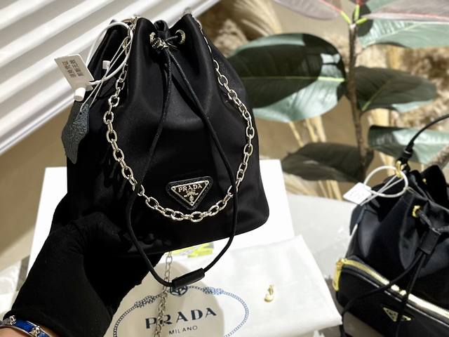 原单 礼盒包装 Prada Mini 尼龙 水桶包 尺寸15Cm 夏日轻便出行 推荐