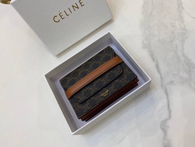 Celine 31535尺寸 10.5*9*4 说明: Celine 专柜triomphe Canvas 标志印花帆布系列 专柜同步 采用头层牛皮 精致时尚