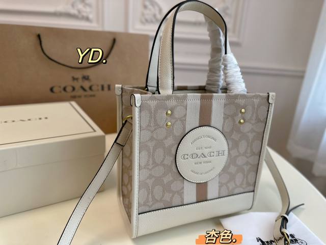 小号 配盒 Size 22 21 Coach 蔻驰拼色托特手提包 轻便能装 肩带任意调节长短 颜值和实用性两全齐美为一体的包包 打造不同风格 耐磨又极具时尚感