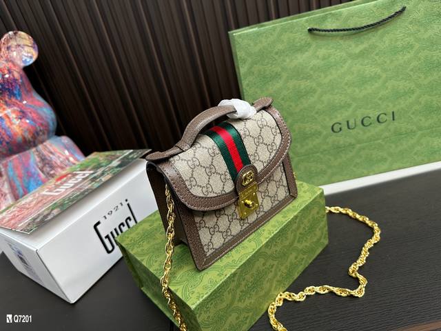 免税店全套包装 Gucci 酷奇邮差链条包 经典老花牛皮版本 本季最可爱信封包 Size 17.14Cm