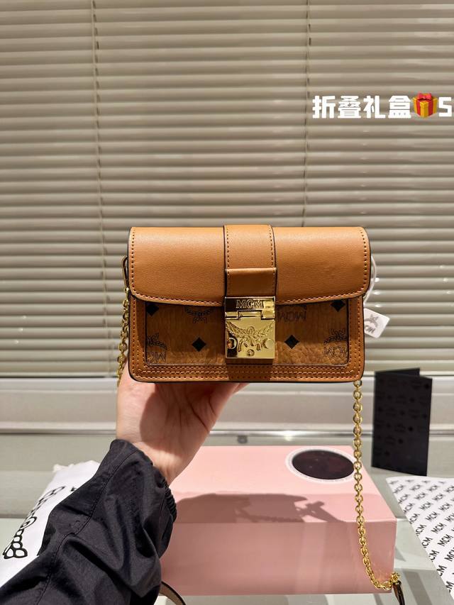 折叠盒 Mcm新品链条包 复刻版 包身廓形立体 内里格局超赞 Size 19 - 点击图像关闭