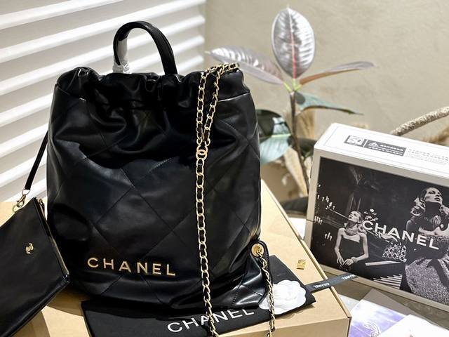 原厂皮 礼盒包装 Chanel 垃圾袋双肩包 Tote 以数字命名的 垃圾袋 2021 年10 月 Chanel 品牌艺术总监virginie Viard在20 - 点击图像关闭