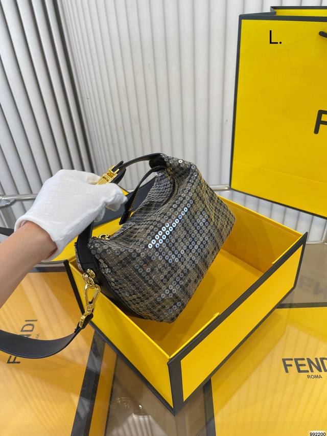 折叠盒 芬迪 Fendi Mini亮片饭盒包 原来老花点缀亮片可以这么高级 可甜可盐 人手必备 尺寸17 9