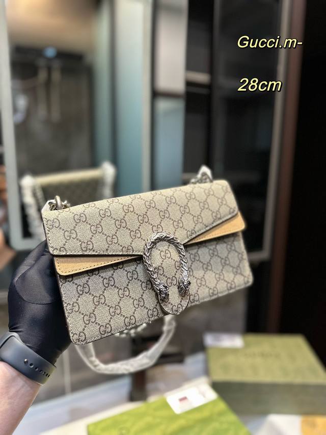 礼盒包装 Gucci 高版本经典dionysus酒神包全新升级 就是alessandro亲自设计的 名字来源于古希腊罗马神话中的酒神 独家定制市面最高版本出货