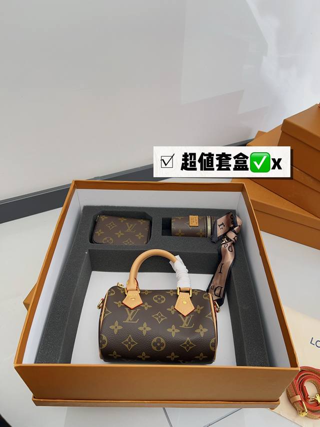 套盒包装 Lv 新款 Speedy 16 Nano 枕头包 全网首发 Lv Speedy Nano 枕头包这款retiro 手袋以标志性 经典永恒 优雅低调的外