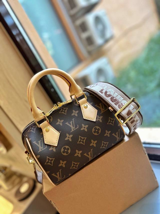 变色皮 折叠礼盒包装 Lv Speedy 20枕头包 Lv 新款系列 枕头包 手袋,全网首发 Lv Speedy Nano 枕头包这款retiro 手袋以标志性