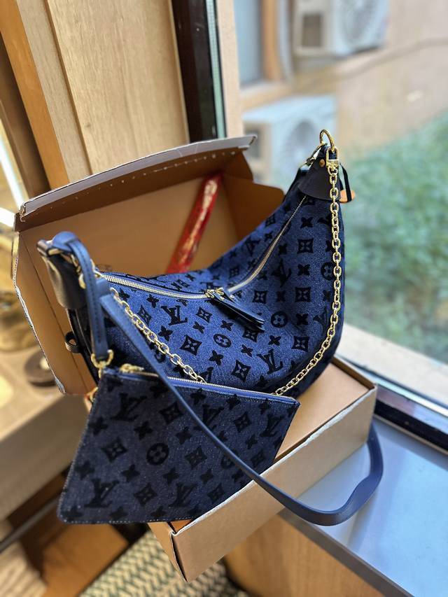 折叠礼盒包装 Size 38*26Cm Lv 中古 Loop 牛仔 腋下包 太戳我了吧 上身效果 啥也不说啦 订起来 . 搜索lv 大号月亮包 牛仔