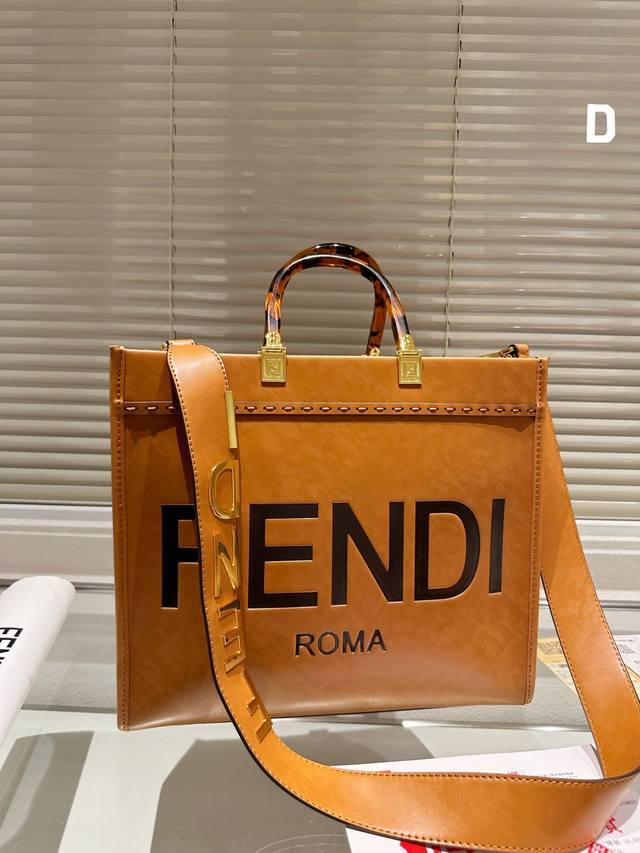 芬迪logo的托特包fendi Tote 好看又酷炫的芬迪包包 渐变logo的设计 Fendi托特包 阳光手提袋 字母蛇皮logo手工缝线设计 玳瑁双手柄是整个