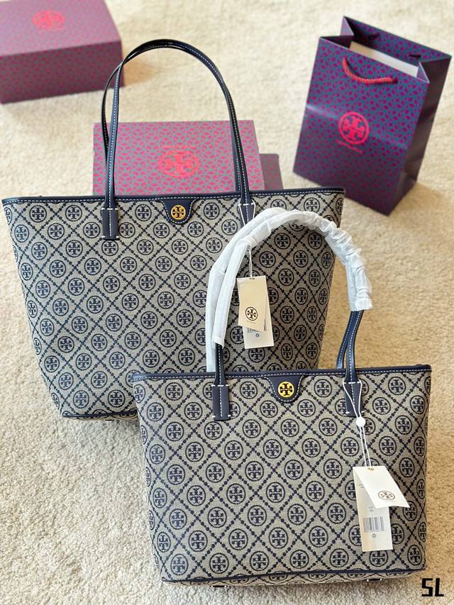 原版布 Toryburch老花家族群新成员 全新丁 Monogram 图案 灵感源自传统宾夕法尼亚州绗缝的经典图案 礼赞品牌标志性双丁 Logo 该系列选用 编