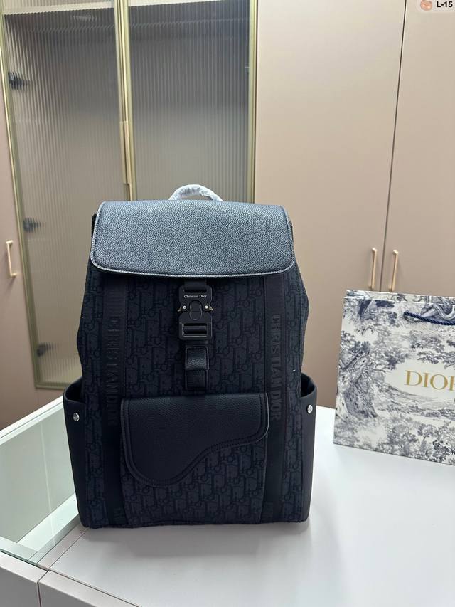 迪奥 Dior 双肩包 专柜最新进口帆布原单品质 官网同步 原版五金不掉色 品质保证超洋气 超实用 随心装 永不过时 必备单品 L-15尺寸 30.12.41