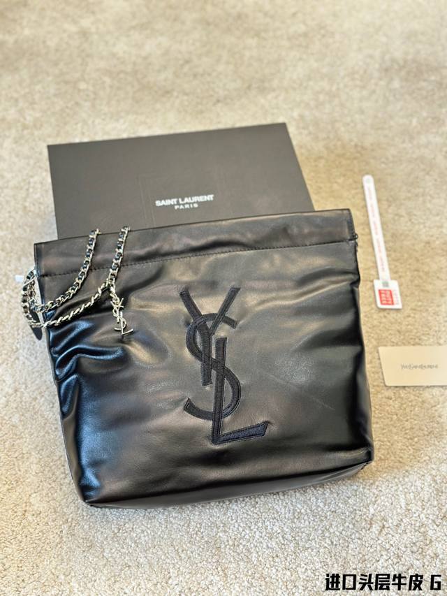 头层皮 Ysl 纸袋包 慵懒随性又好背 上身满满的惊喜 高级慵懒又随性 彻底心动的一只 Size 29 29Cm