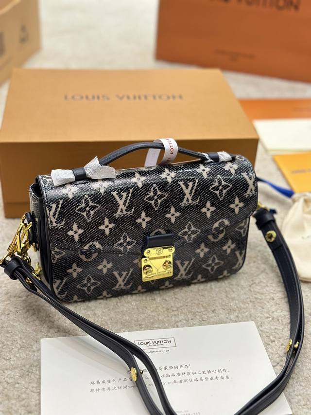 Lv Pochette Metis East West Mini 新款邮差包 Lv邮差包老花手提单肩斜挎包 优雅低调的外形设计和宽敞的包身更加入了实用性 Lv闪