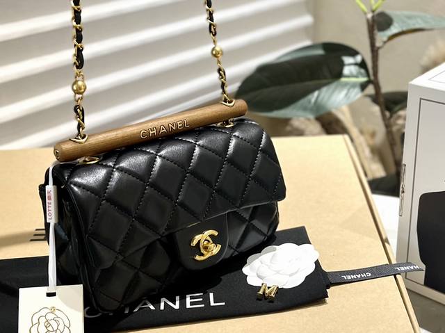 折叠礼盒 Chanel 23新品 木质手柄 方胖子 牛皮质地 时装 休闲 不挑衣服 尺寸20Cm