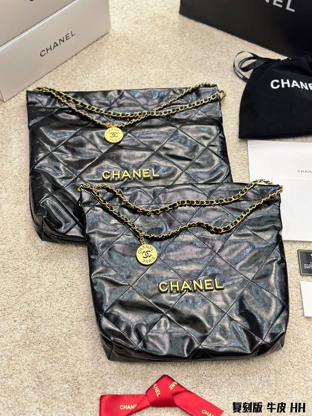 复刻版 牛皮 Chanel 23Bag 以数字命名的 垃圾袋 2021 年10 月 Chanel 品牌艺术总监virginie Viard在2022年春夏 时装