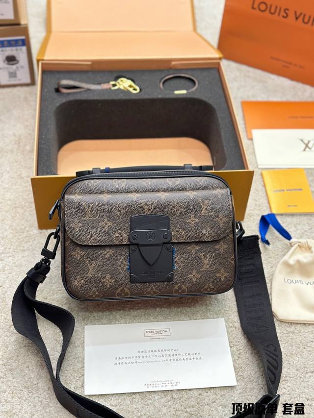 顶级原单 套盒 I Louis Vuitton S Lock Sling 牛皮 经典老花压纹 帅气轻便 实用男包推荐 潮男必入款的卜v S-Lock邮差包 尺寸