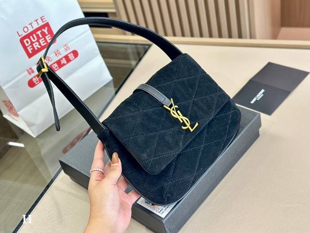 配盒 Size 26*19Cm Ysl 新款腋下 绗缝云朵包 手感柔软细腻 搜索圣罗兰