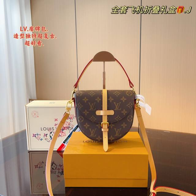 配飞机折叠礼盒 Lv 中古 Vintage 笔筒包v老花村上隆限定薇薇安女包lv老花限定 超美 好多网红潮人都在背 单肩斜挎背这款包看着简单 搭配起来特别有范