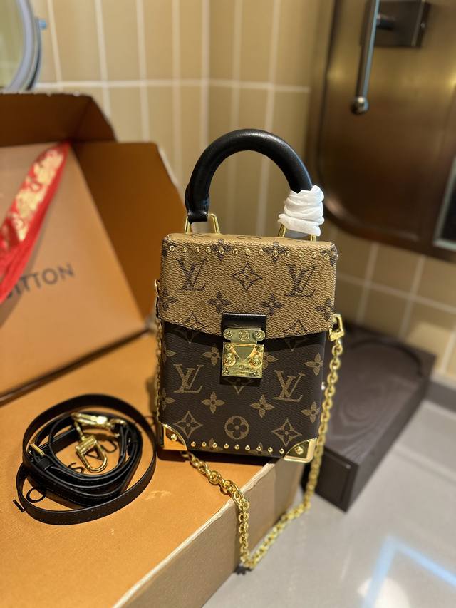 折叠礼盒官网飞机盒 Size 11*17Cm 升级版 L家 手机包 Camera Box 容量足足的 带子拆卸后可当手提使用 配置两种肩带哦 颜值担当哦