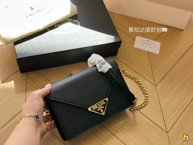 配盒 Prada 普拉达22年新款saffiano 牛皮单肩斜挎包腋下包 尺寸24*14Cm