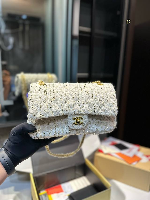 全套包装 香奈儿chanel 小香毛呢cf包 高级货原单品质 进口面料原版面料专柜对版回头率百分百哦 细节完美高端版本 内里有专柜标码 细节完美 真正的白富美专